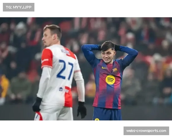 巴萨中场再遭重创,德容训练中腿筋受伤预计缺席五至六周 巴萨中场再遭重创,德容训练中腿筋受伤预计缺席五至六周