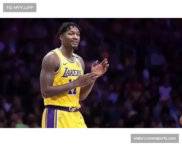 芬尼·史密斯遭乌度卡雪藏边缘化，火箭轮换体系逐渐稳固